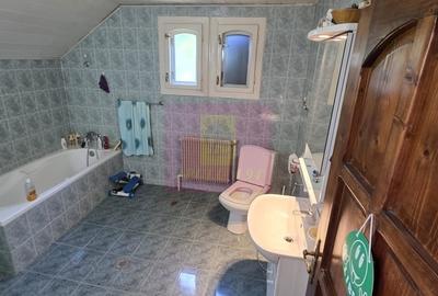 Casă cu 5 camere în Central
