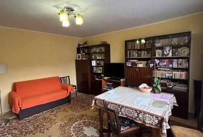 Apartament cu 4 camere decomandat în Sud
