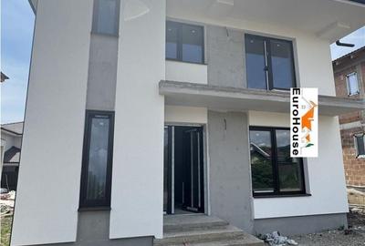 Casă cu 4 camere cu Teren 250 Mp în Cetate