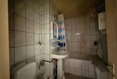 Apartament cu 3 camere decomandat în Vitrometan