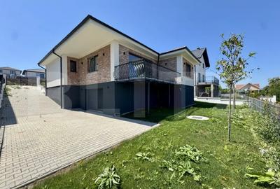 Casă cu 4 camere cu Teren 500 Mp în Corunca