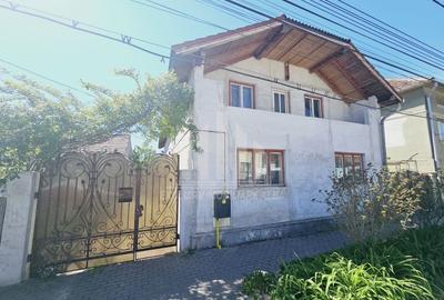 Casă individuală cu 8 camere cu Teren 600 Mp în Maier - 1