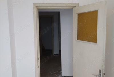 Apartament cu 3 camere decomandat în Onești