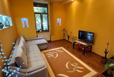 Casă cu 4 camere în Central
