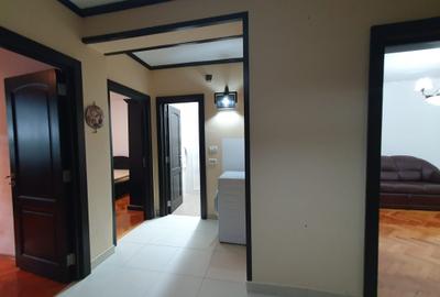 Apartament cu 3 camere semidecomandat în Central - 1