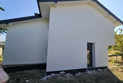 Casă cu 3 camere în Central