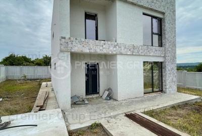 Casă cu 4 camere cu Teren 500 Mp în Bucium