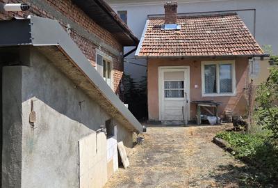 Casă cu 2 camere în Central