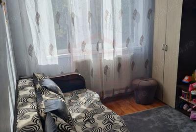 Apartament cu 3 camere semidecomandat în Sud