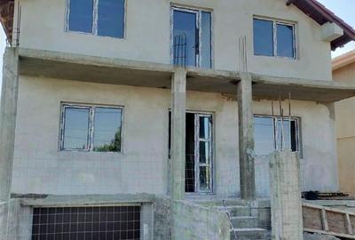 Casă cu 6 camere cu Teren 300 Mp în Lumina