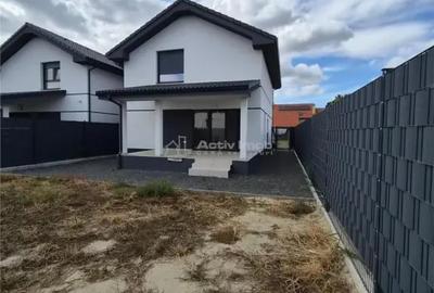 Casă cu 4 camere cu Teren 325 Mp în Moșnița Veche