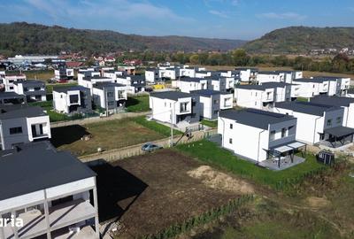 Casă cu 4 camere cu Teren 520 Mp în Micești