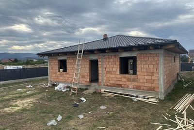 Casă cu 3 camere în Dumbrava