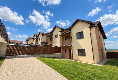 Duplex cu 5 camere cu Canalizare în Dezmir