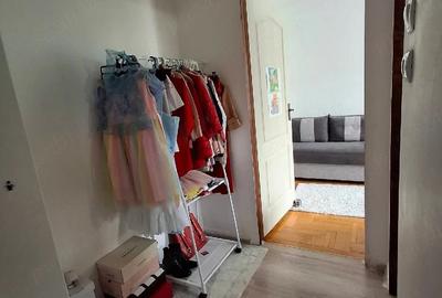 Apartament cu 3 camere semidecomandat în Exterior Vest