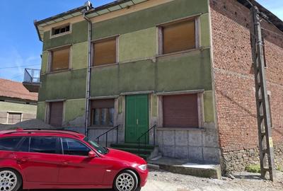 Casă cu 4 camere în Luncavița - 6