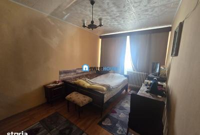 Apartament cu 4 camere semidecomandat în Central