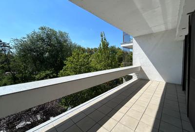 Apartament cu 4 camere decomandat în Herăstrău