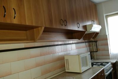 Apartament cu 3 camere decomandat în Republicii