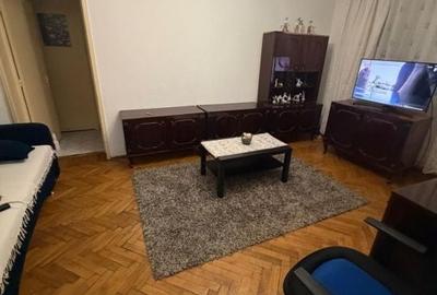 Apartament cu 3 camere semidecomandat în Brazda lui Novac