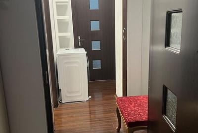 Apartament cu 3 camere semidecomandat în Grivița