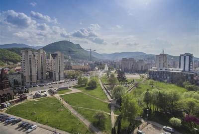 Apartament cu 3 camere decomandat în Centrul Civic