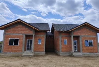 Duplex cu 3 camere cu Canalizare în Moșnița Nouă