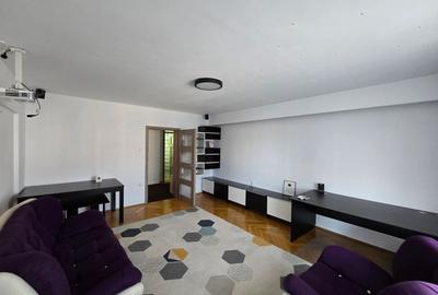 Apartament cu 3 camere decomandat, mobilat în Lipovei