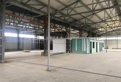 Spațiu industrial, de 280 mp, în Tractorul - 4