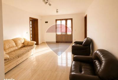 Casă cu 4 camere cu Teren 2700 Mp în Negri