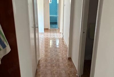 Apartament cu 3 camere semidecomandat în Central