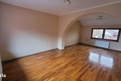 Casă cu 10 camere cu Teren 2000 Mp în Central - 14