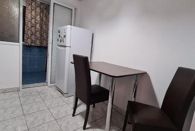 Apartament cu 3 camere semidecomandat în Exterior Vest