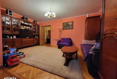 Apartament cu 4 camere decomandat în Titan