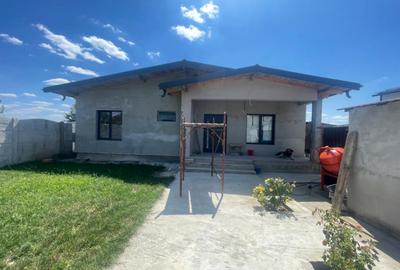 Casă cu 4 camere cu Teren 800 Mp în Central