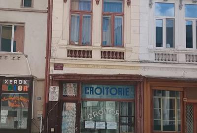 Casă cu 6 camere cu Teren 77 Mp în Central