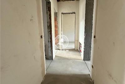 Casă cu 5 camere decomandat cu Teren 155 Mp în Tomești