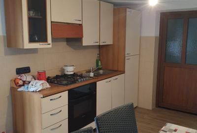 Casă cu 4 camere decomandat în Central - 6