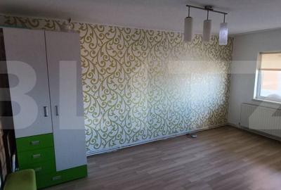 Apartament cu 3 camere decomandat în Florilor