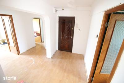 Apartament cu 4 camere decomandat în Micro 17