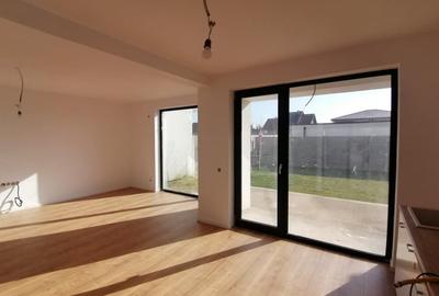 Duplex cu 4 camere cu Canalizare în Moșnița Nouă - 9