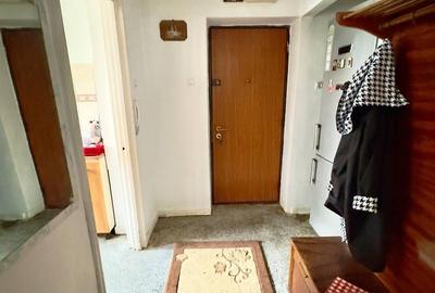 Apartament cu 3 camere semidecomandat în Berceni - 2
