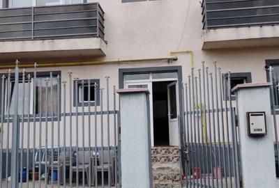 Garsonieră decomandată în Titan