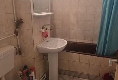Apartament cu 2 camere decomandat în 1 Mai
