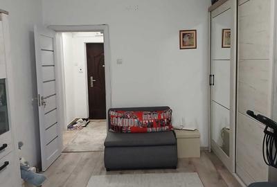 Apartament cu 2 camere decomandat în Tractorul