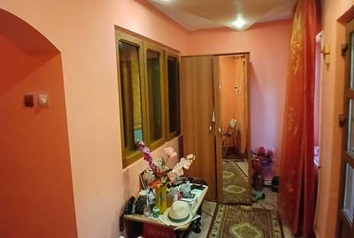 Casă cu 3 camere decomandat în Pod
