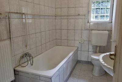 Apartament cu 3 camere nedecomandat în Centrul Civic