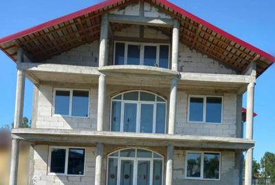 Casă cu 4 camere în Corbii Mari - 2