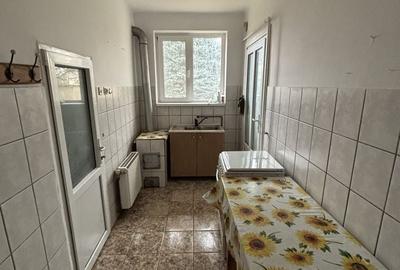 Casă cu 3 camere decomandat în Exterior Vest