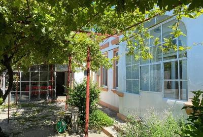 Casă cu 4 camere cu Teren 290 Mp în Central - 1